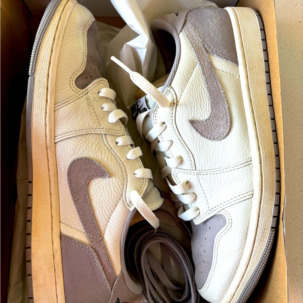 Nike Men's Athletic Shoes White and Light Gray Low-Top Sneakers